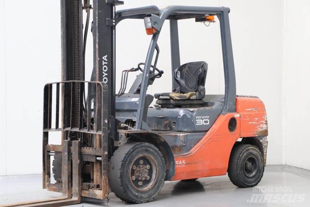 Toyota 02-8FDF30 شاحنات الديزل