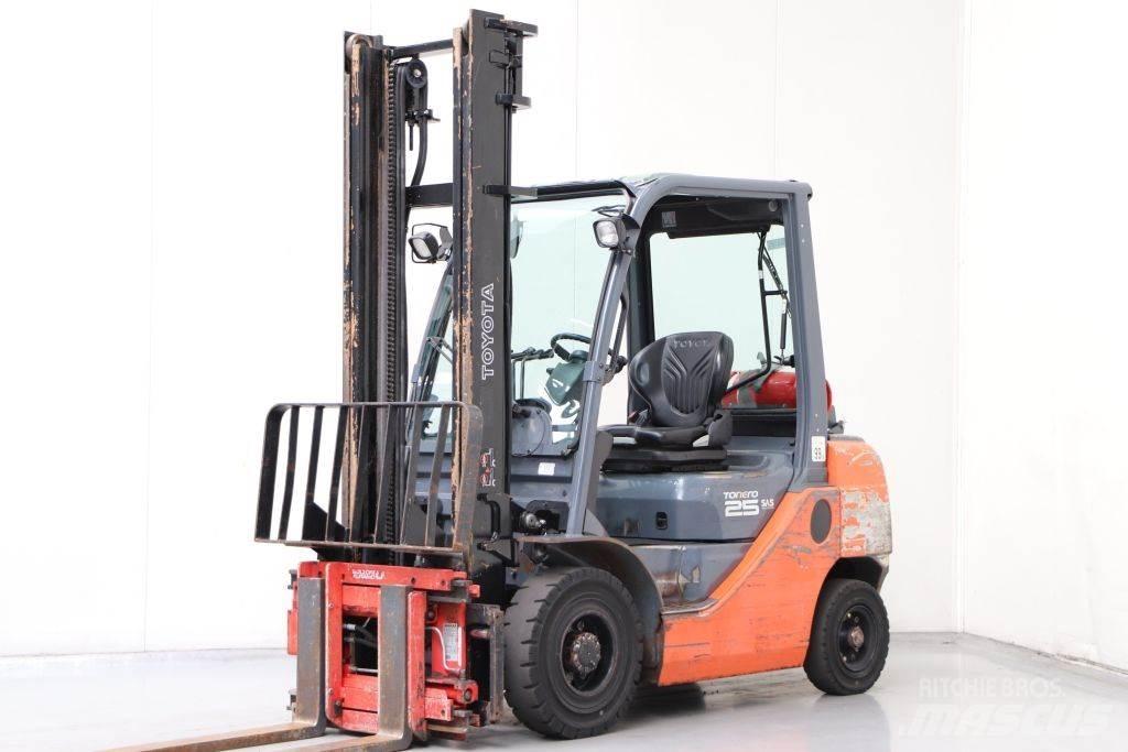 Toyota 02-8FGF25 شاحنات LPG
