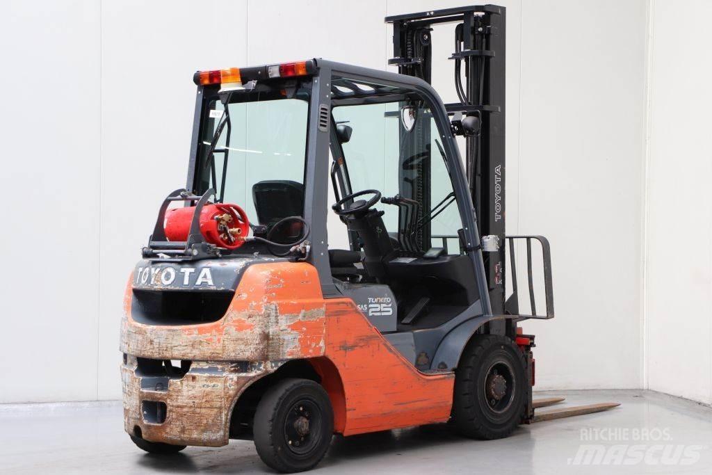 Toyota 02-8FGF25 شاحنات LPG