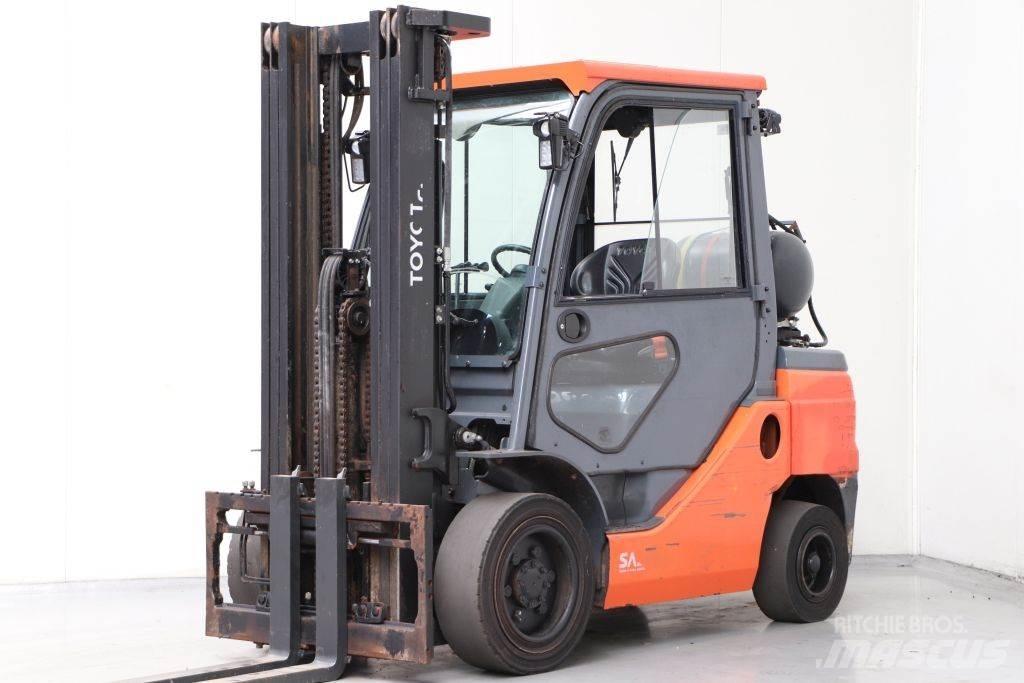 Toyota 02-8FGF30 شاحنات LPG