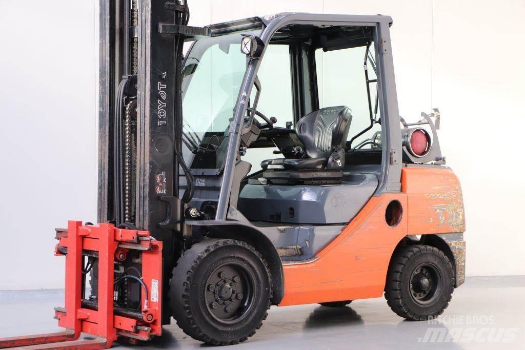 Toyota 02-8FGJF35 شاحنات LPG
