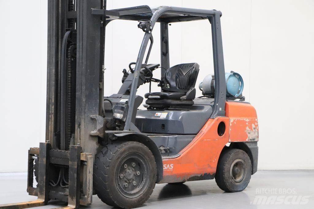 Toyota 02-8FGJF35 شاحنات LPG