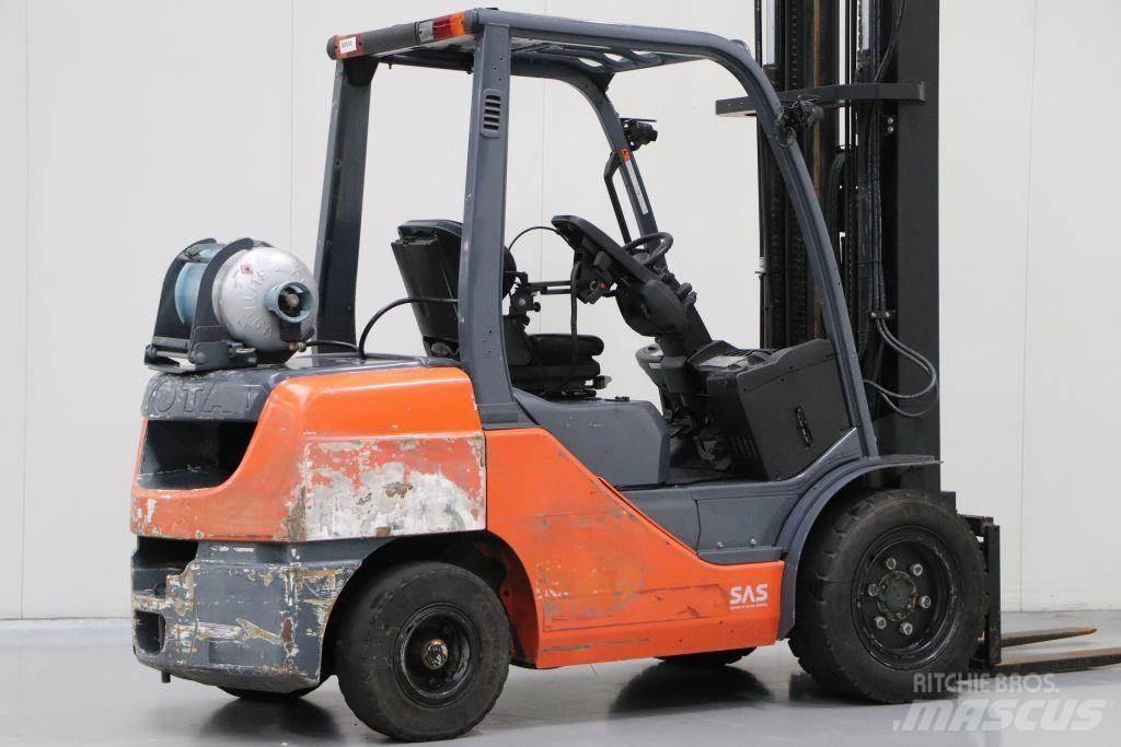 Toyota 02-8FGJF35 شاحنات LPG