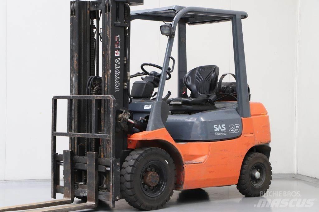 Toyota 42-7FGF25 شاحنات LPG
