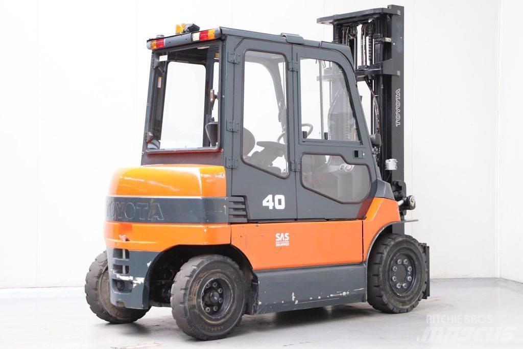 Toyota 7FBMF40 شاحنات ذات رافعات شوكية تعمل بالكهرباء
