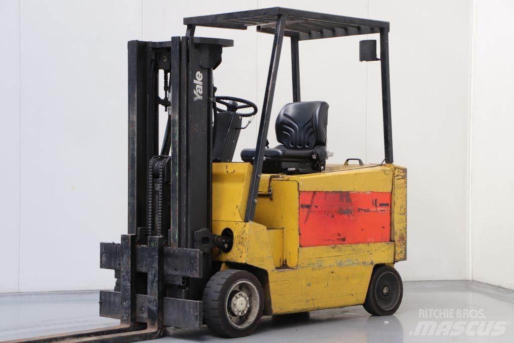 Yale ERC30AGS شاحنات ذات رافعات شوكية تعمل بالكهرباء