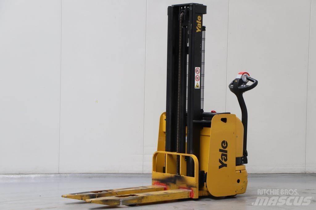 Yale MS10E معدات التكديس الجوالة
