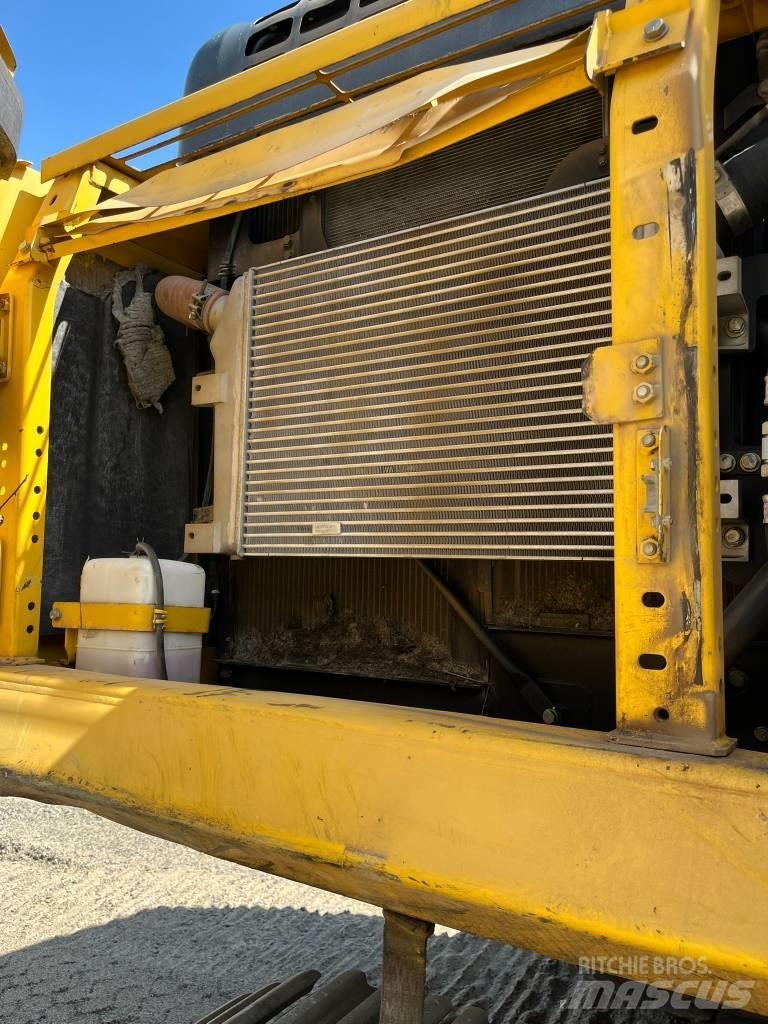 Komatsu PC 390 LC-10 حفارات زحافة