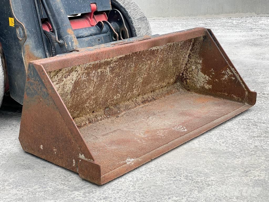 JCB R260 لوادر انزلاقية التوجيه