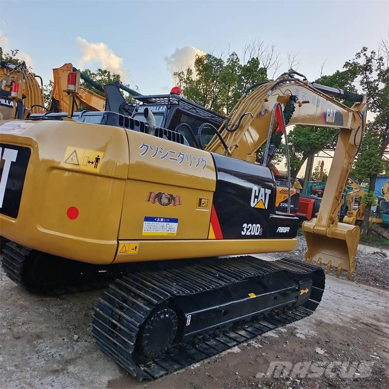 CAT 320 D حفارات زحافة