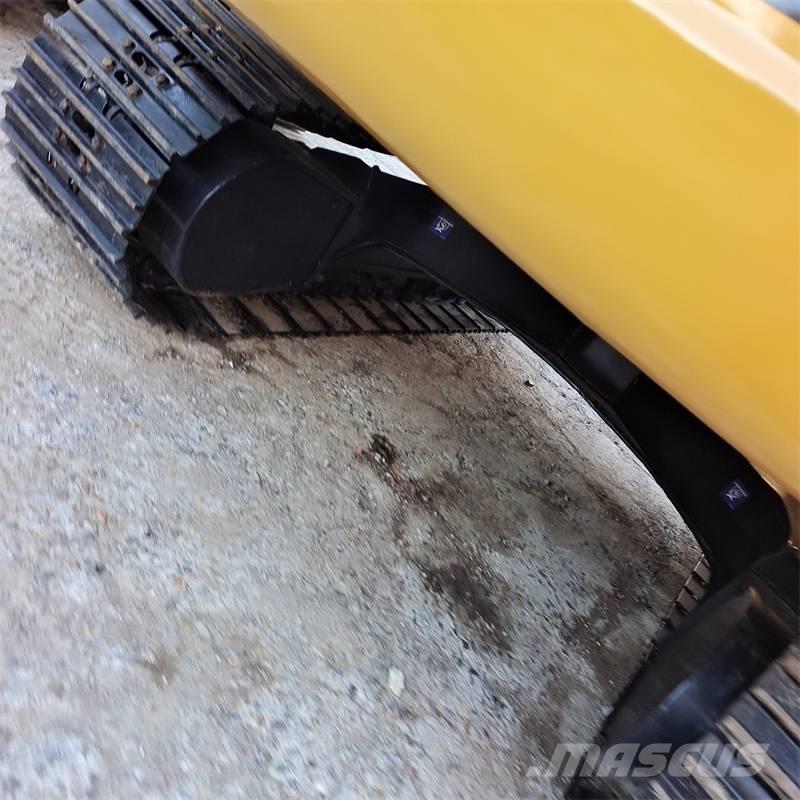 CAT 320 D حفارات زحافة