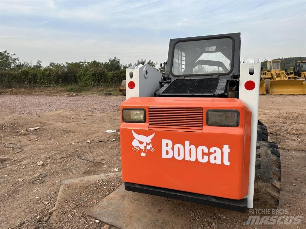 Bobcat S 300 لوادر انزلاقية التوجيه