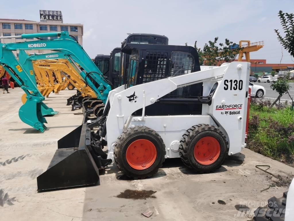 Bobcat S 130 لوادر انزلاقية التوجيه