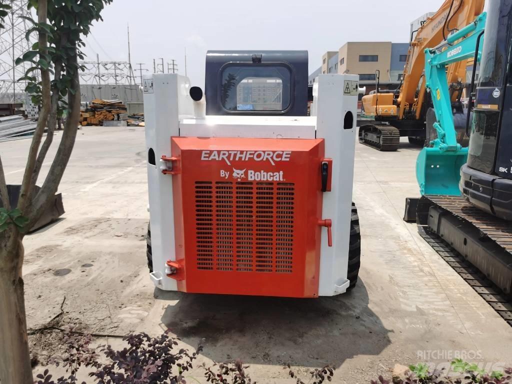 Bobcat S 130 لوادر انزلاقية التوجيه