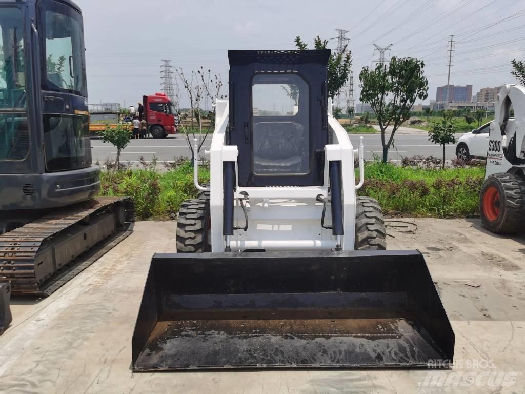 Bobcat S 130 لوادر انزلاقية التوجيه