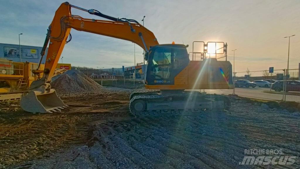 JCB 220 XL 4F حفارات زحافة