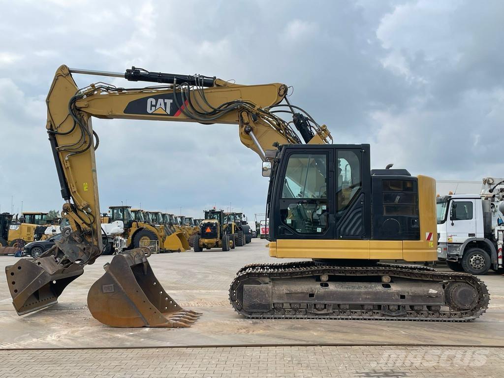 CAT 325F LCR حفارات زحافة
