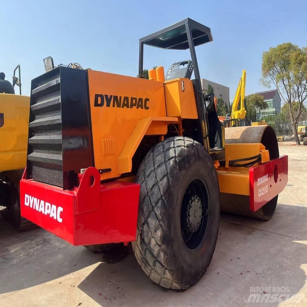 Dynapac CA 251 D مداحل أحادية الأسطوانة