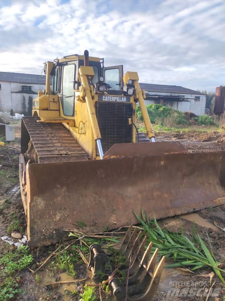 CAT D 6 R LGP II بلدوزرات مجنزرة