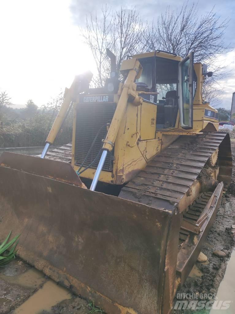 CAT D 6 R LGP II بلدوزرات مجنزرة