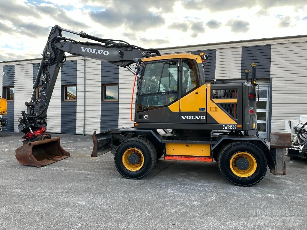 Volvo EWR 150 E حفارات بعجل