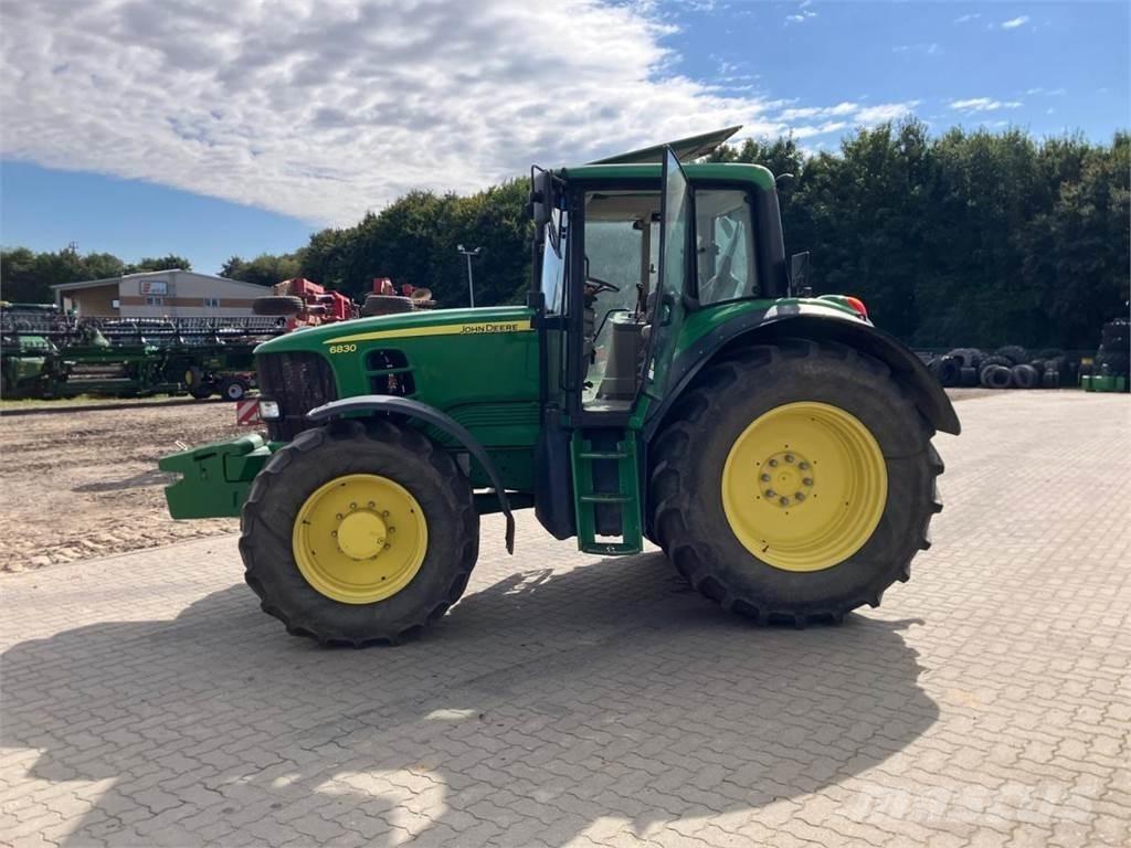John Deere 6830 الجرارات