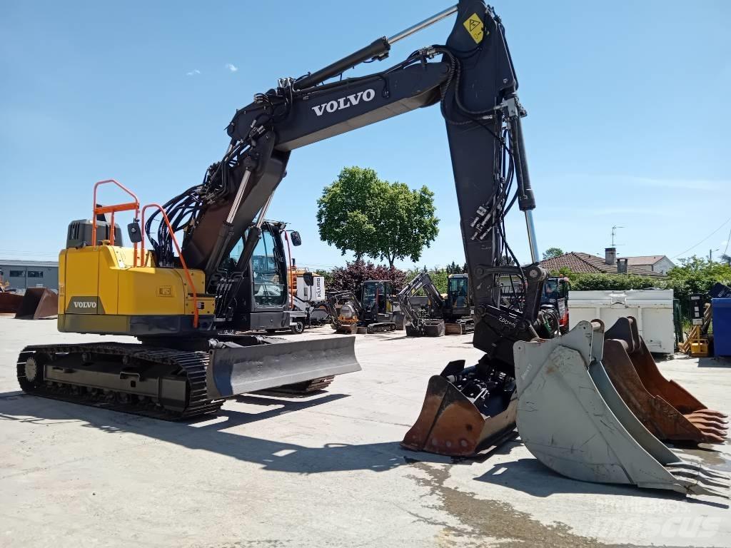 Volvo ECR 235 E حفارات زحافة
