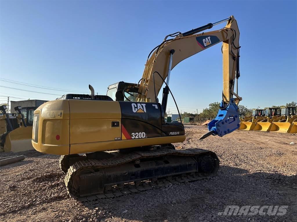 CAT 320 D L حفارات زحافة
