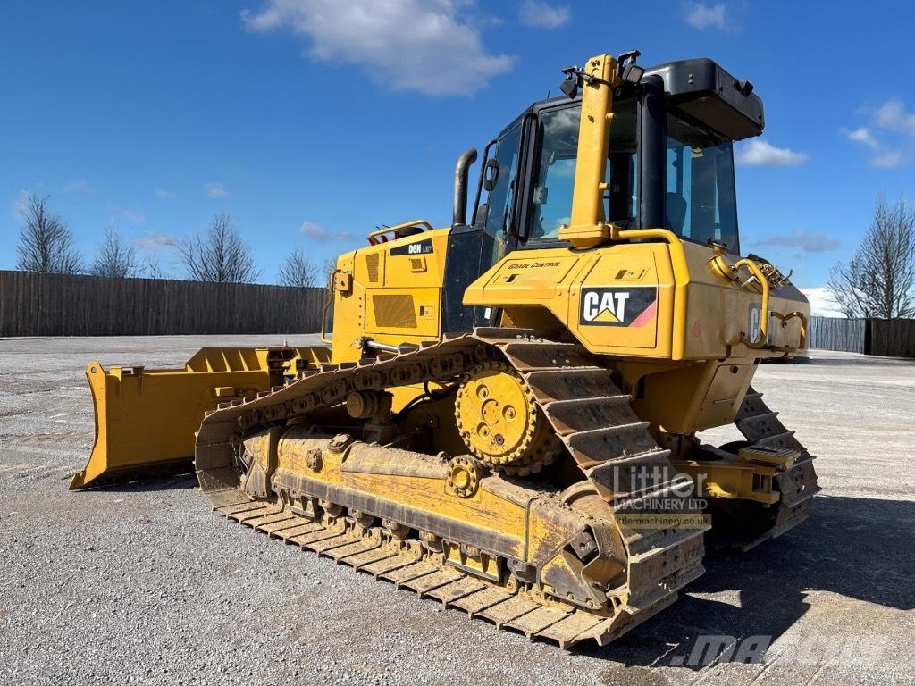 CAT D 6 N LGP بلدوزرات مجنزرة