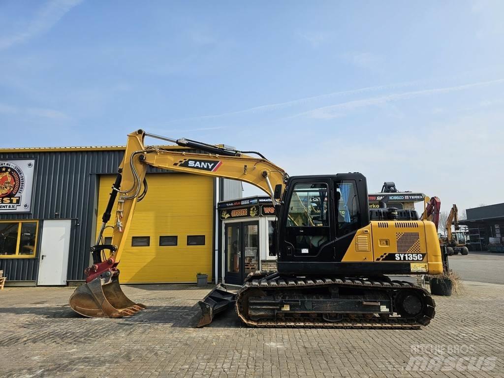 Sany SY135C حفارات زحافة