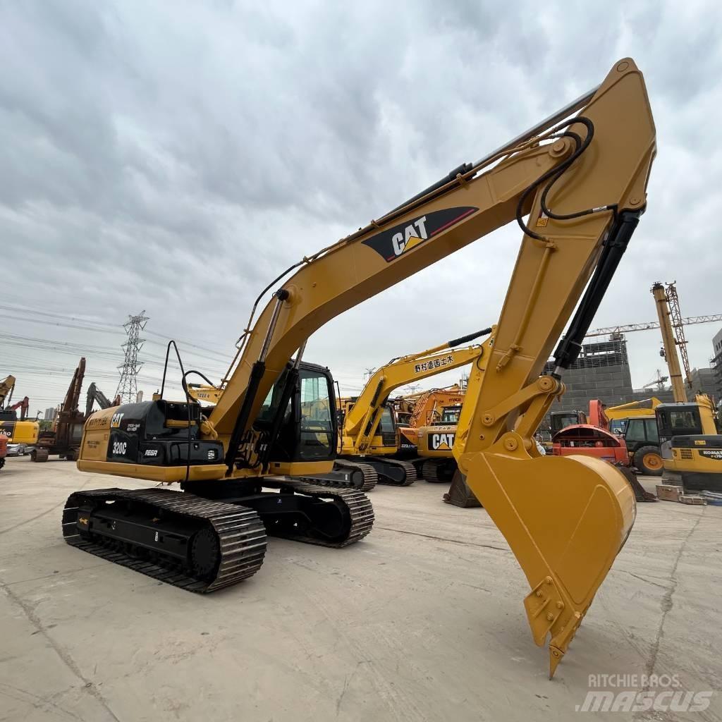 CAT 320C حفارات زحافة