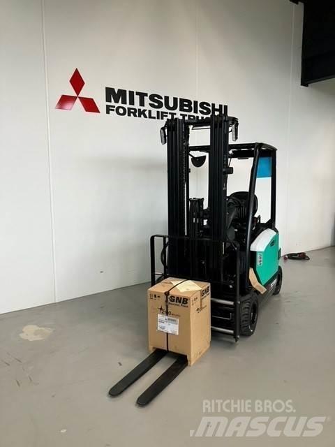 Mitsubishi FB20N2 شاحنات ذات رافعات شوكية تعمل بالكهرباء