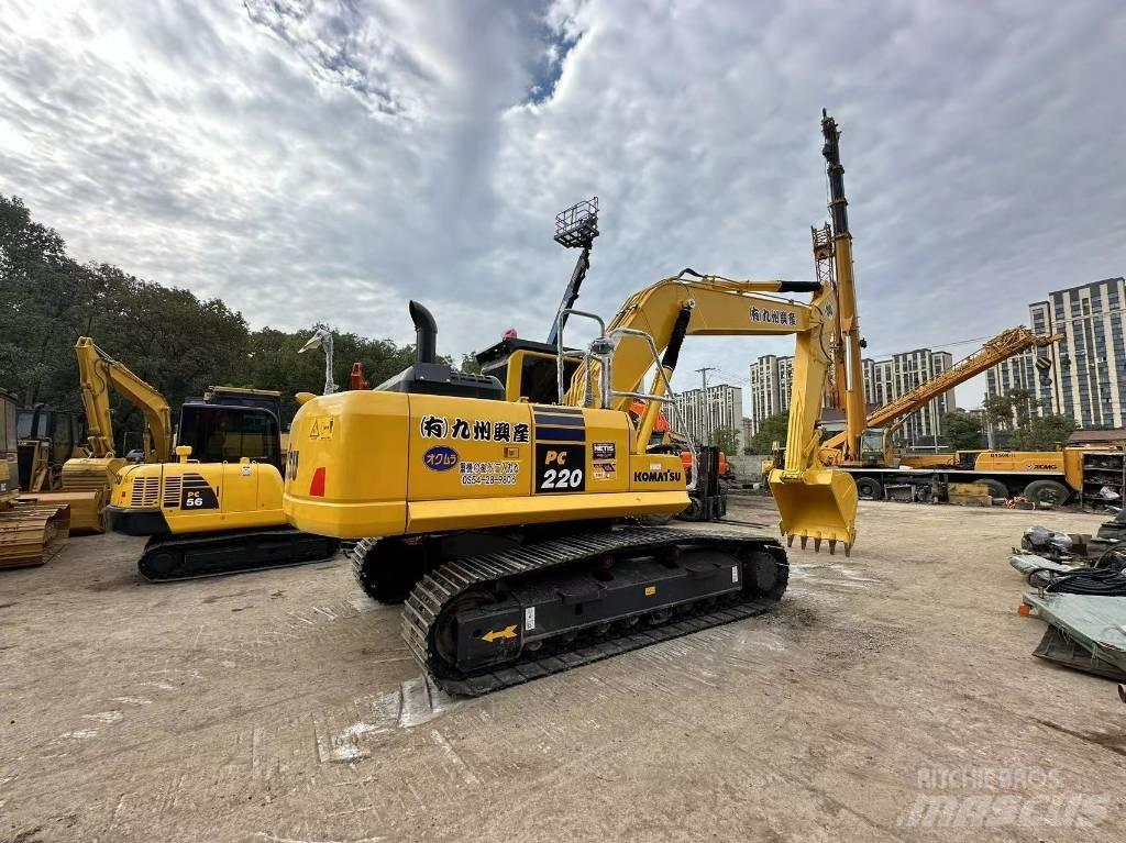 Komatsu pc220 حفارات زحافة