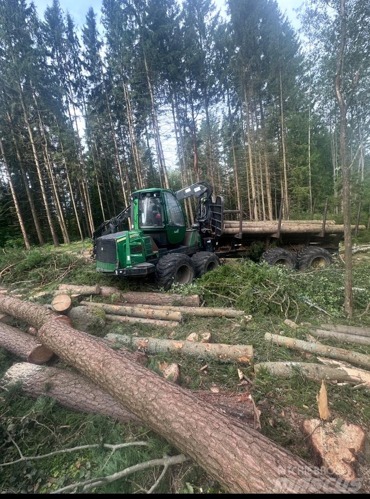 John Deere 1110 E شاحنات