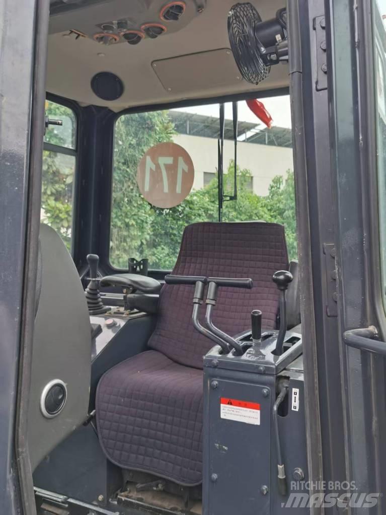 Shantui SD 22 بلدوزرات مجنزرة