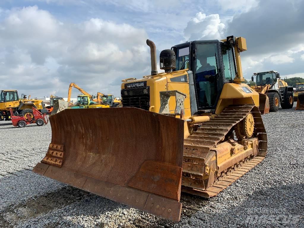CAT D 6 N XL بلدوزرات مجنزرة