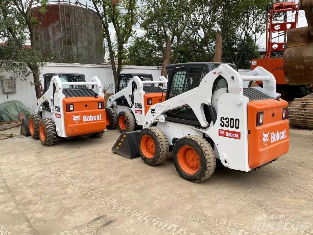 Bobcat S 300 لوادر انزلاقية التوجيه