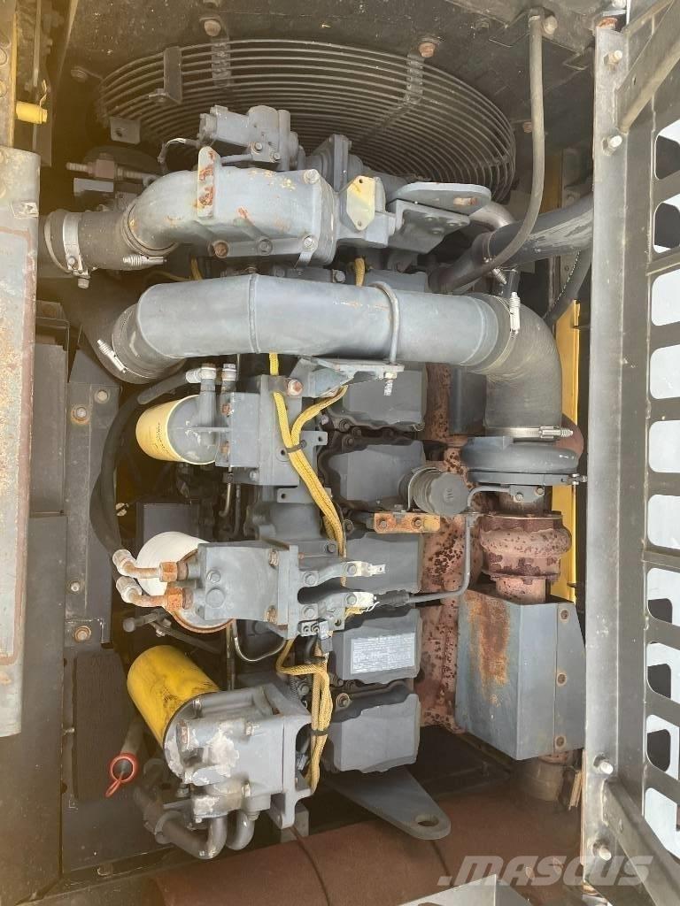 Komatsu PC 400-8 حفارات زحافة