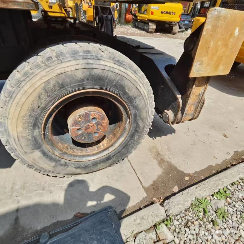 Hyundai R210W-9 حفارات بعجل