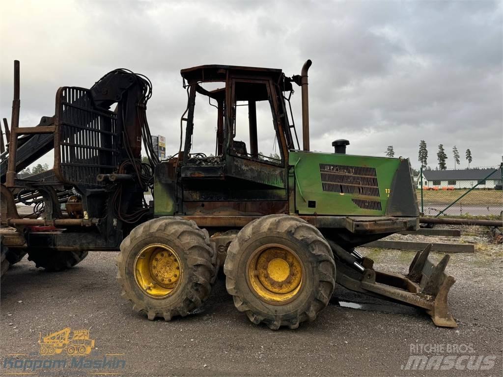 John Deere 1110D شاحنات