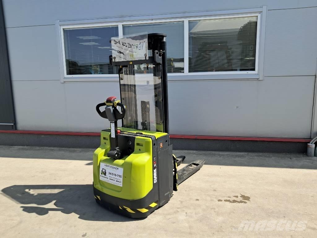Clark SX 12 شاحنات ذات رافعات شوكية تعمل بالكهرباء