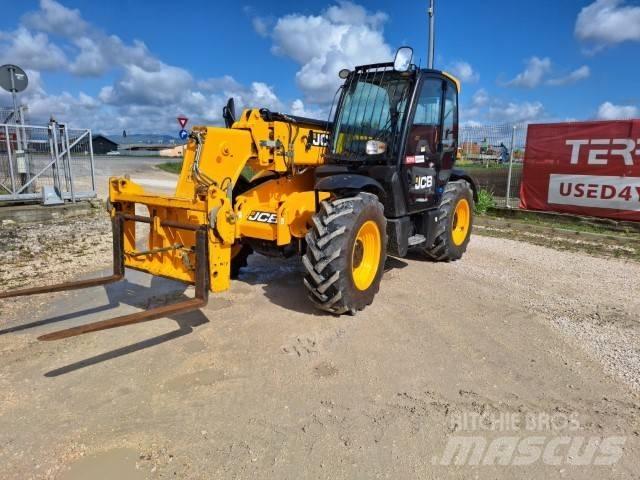 JCB 535-95 مناولات متداخلة