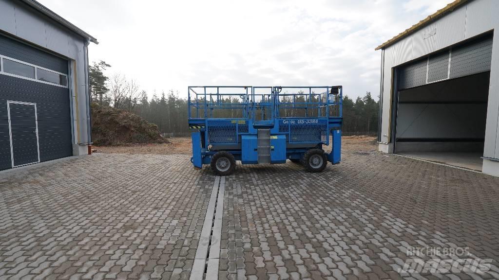 Genie GS3384 RT 4x4 رافعات مقصية الشكل