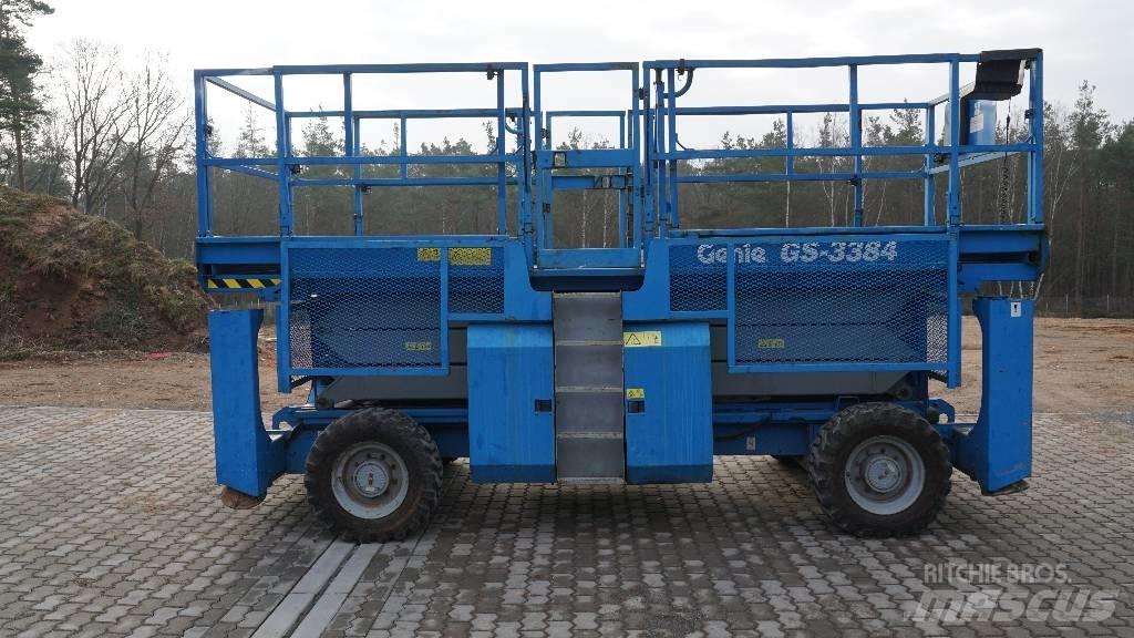 Genie GS3384 RT 4x4 رافعات مقصية الشكل