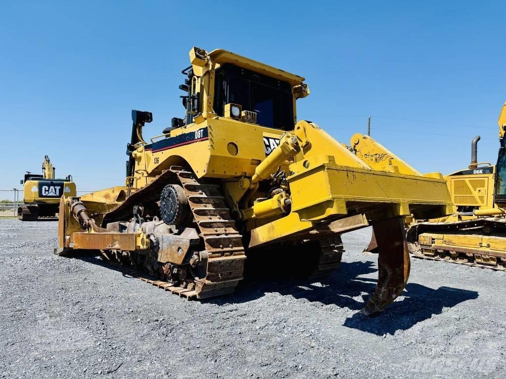 CAT D 8 T بلدوزرات مجنزرة