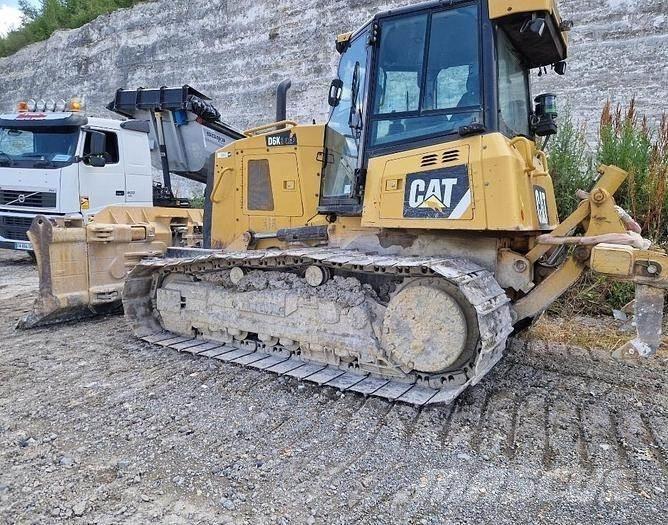CAT D6K LGP بلدوزرات مجنزرة
