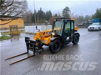 JCB 525-60T5 مناولات متداخلة