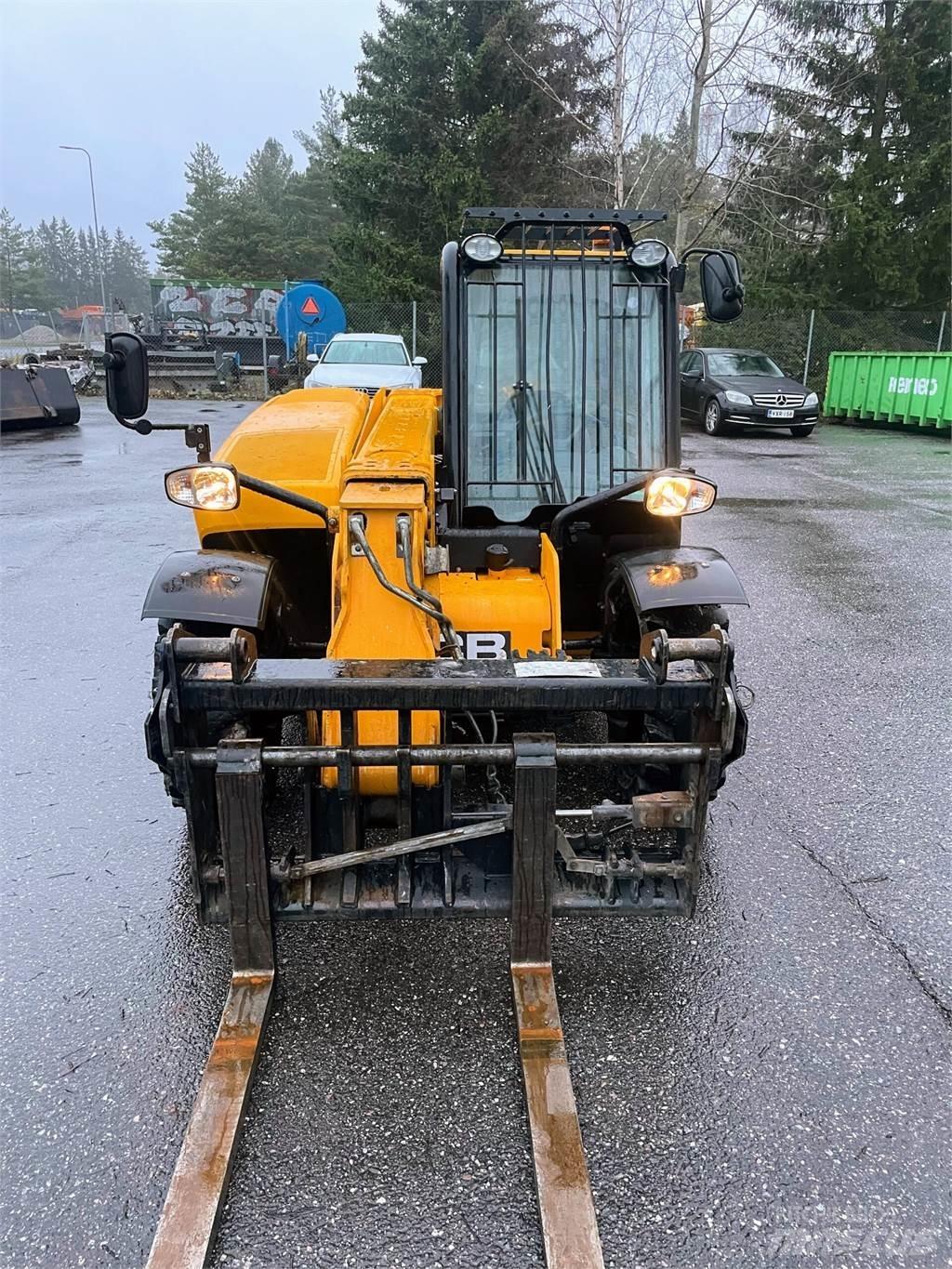 JCB 525-60T5 مناولات متداخلة