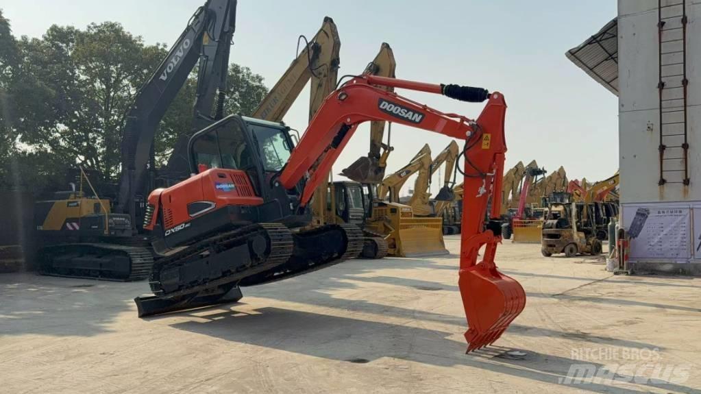 Doosan DX 60-9 C حفارات زحافة