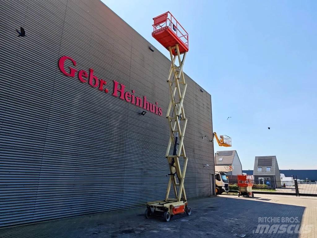 JLG 3246 ES رافعات مقصية الشكل